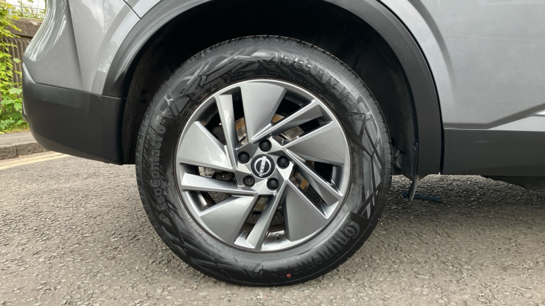 Nissan Qashqai 1.3 DiG-T MH Acenta Premium 5dr Petrol Hatchback